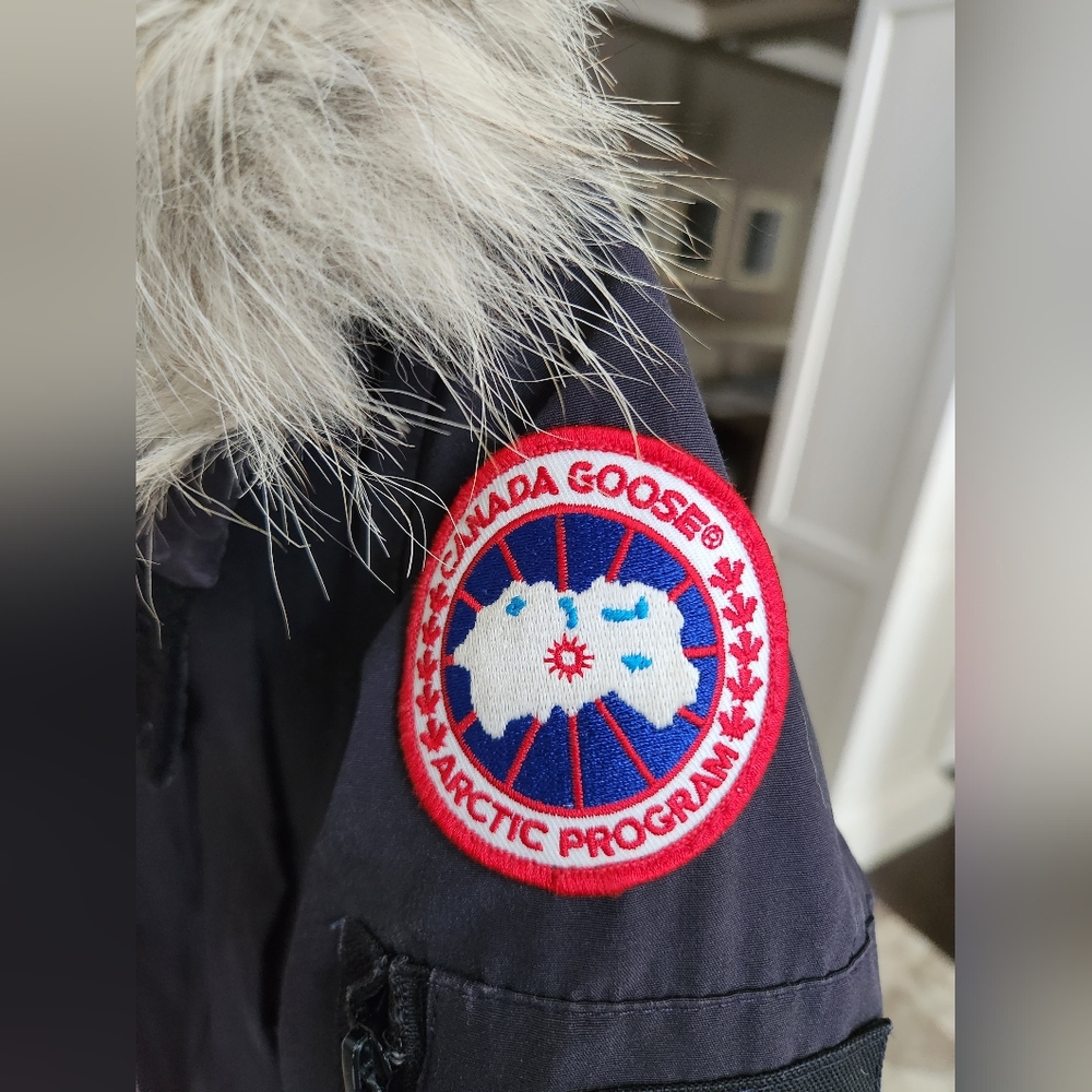 Canada Goose - Picture 2 of 6